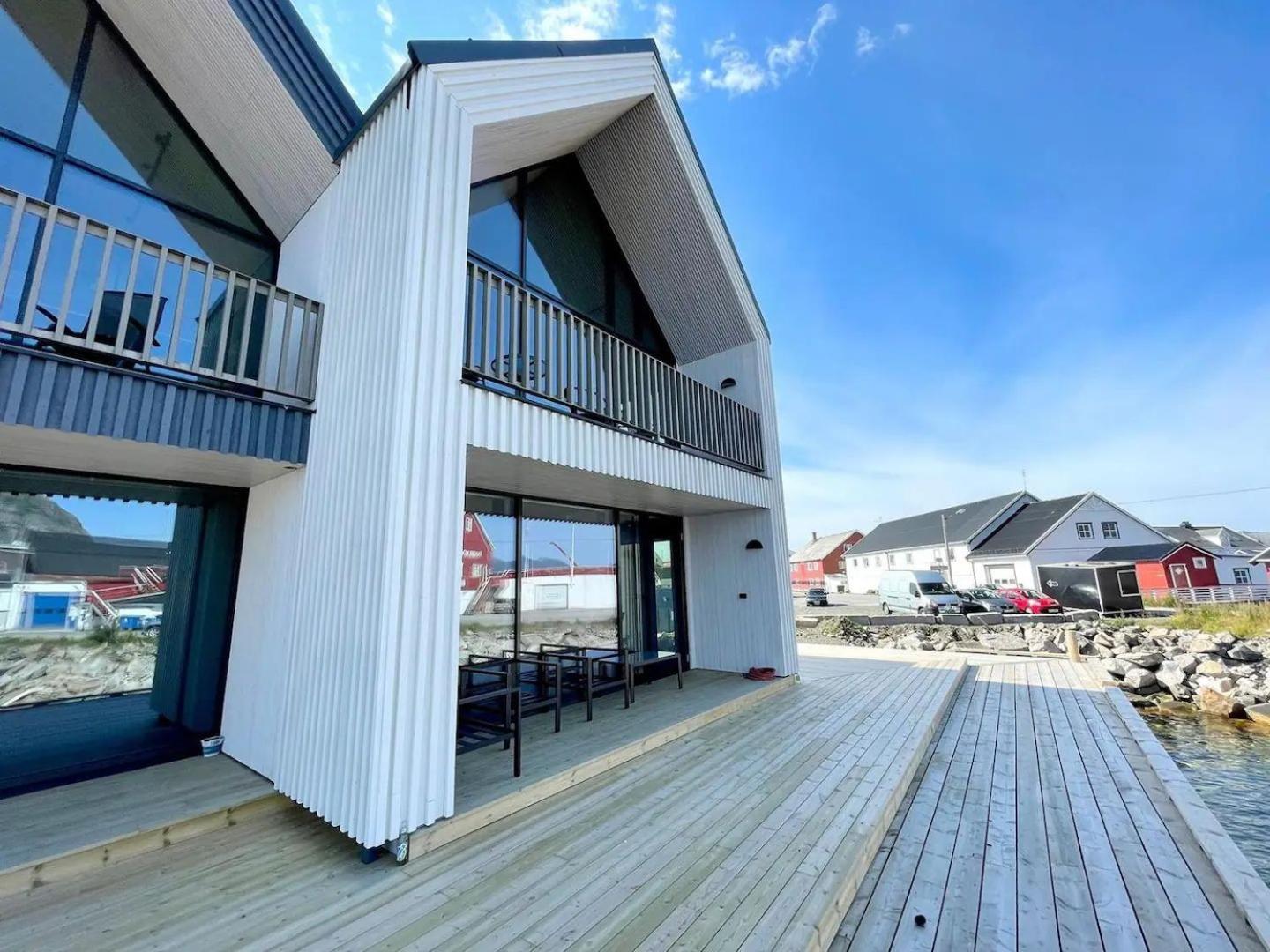 Attraktiv Leilighet Pa Kaikanten I Henningsvaer Exterior photo